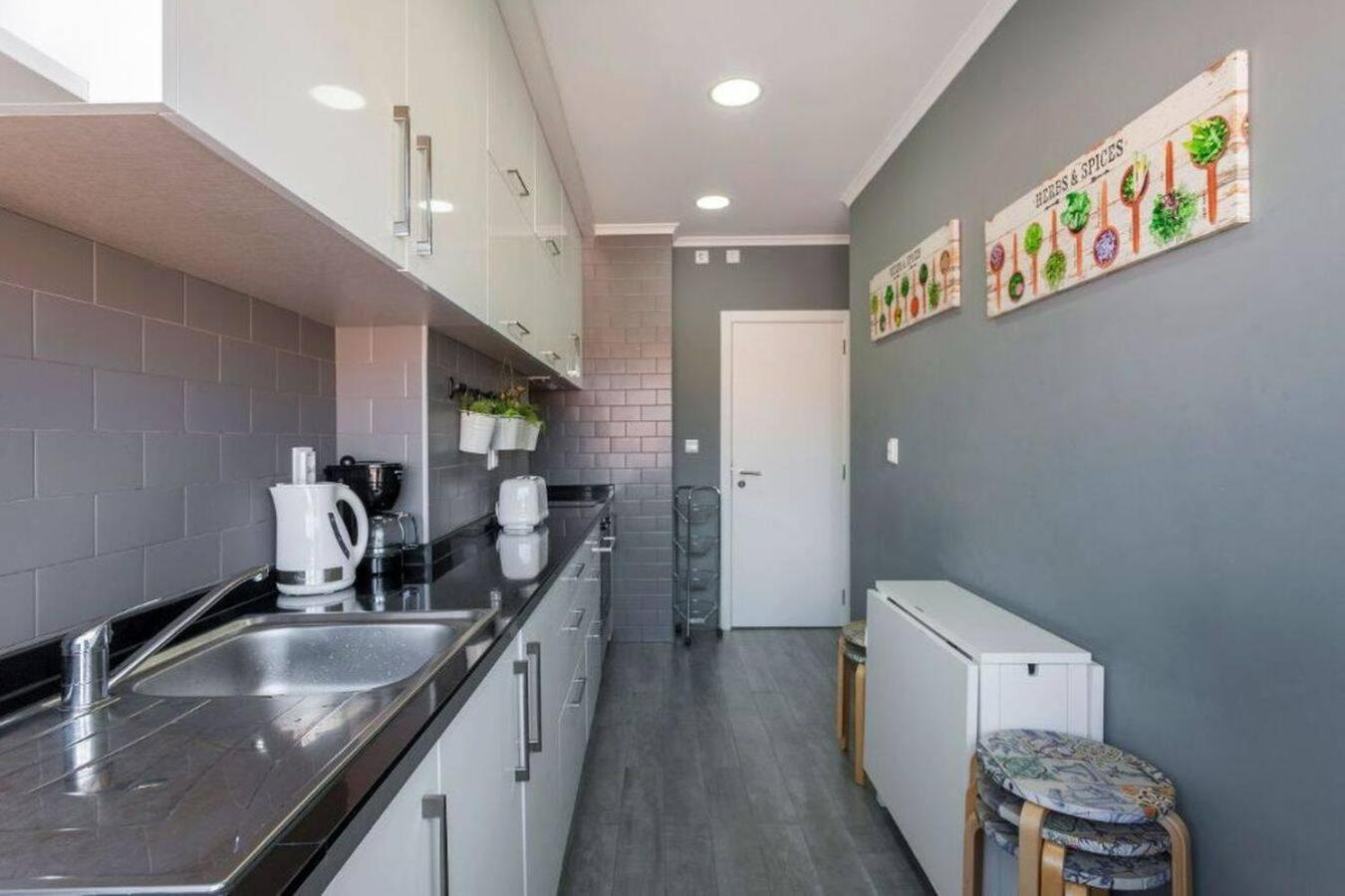 Be Local - Apartment With 2 Bedrooms In Moscavide - 리스본 외부 사진